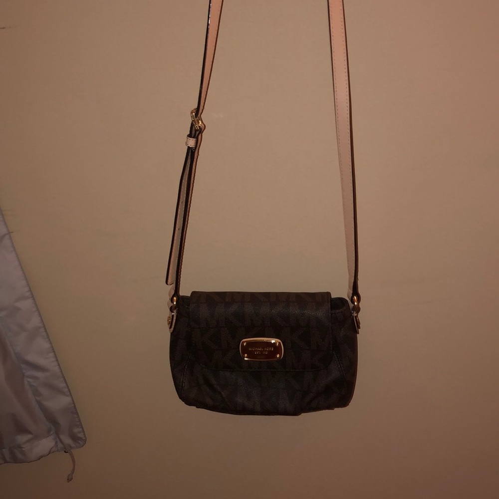 Michael kors cross body